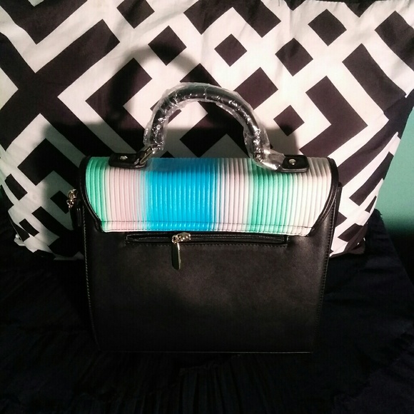 "LOVE" Handbag - Picture 3 of 4